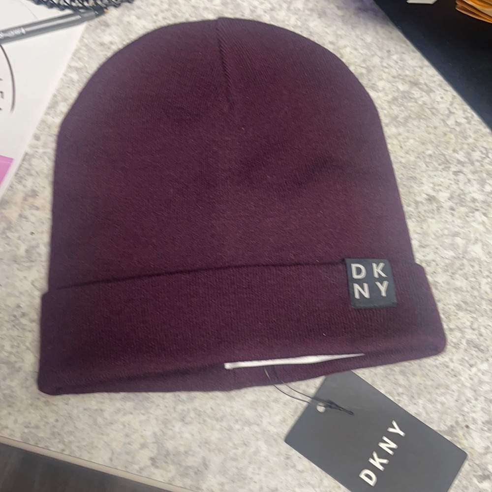 NWT DKNY MAROON KNIT HAT